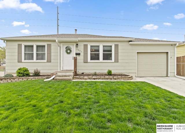 Property at 7327 S 72nd Ave, La Vista, NE 68128, 3 beds, 2 baths