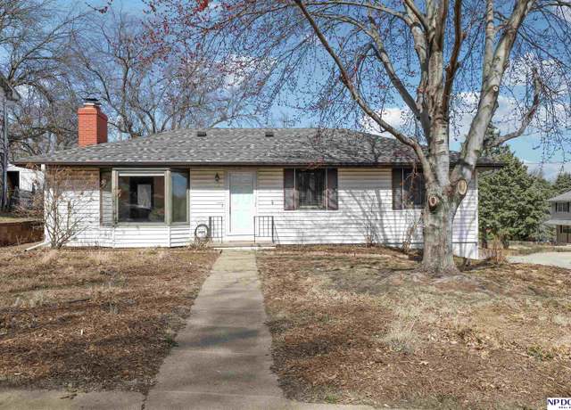 Property at 11106 Jones St, Omaha, NE 68154, 3 beds, 2 baths