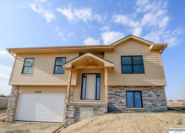 Property at 21510 Old Coach Rd, Elkhorn, NE 68022, 3 beds, 2 baths