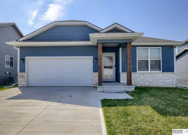Property at 19105 Murray Trl, Gretna, NE 68028, 4 beds, 3 baths