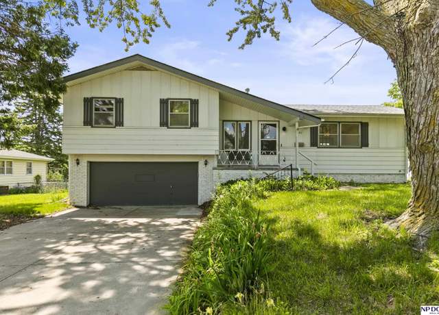 Property at 9607 Spencer St, Omaha, NE 68134, 4 beds, 2.5 baths