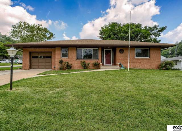 Property at 7 Becky Ln, Council Bluffs, IA 51503, 2 beds, 1.5 baths
