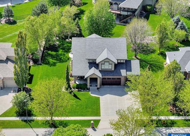Property at 6725 S Ridge Dr, Lincoln, NE 68512, 4 beds, 4.5 baths