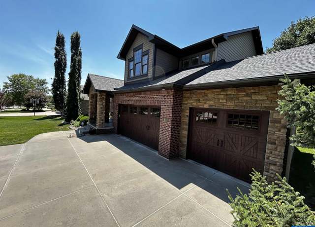 Property at 6725 S Ridge Dr, Lincoln, NE 68512, 4 beds, 4.5 baths