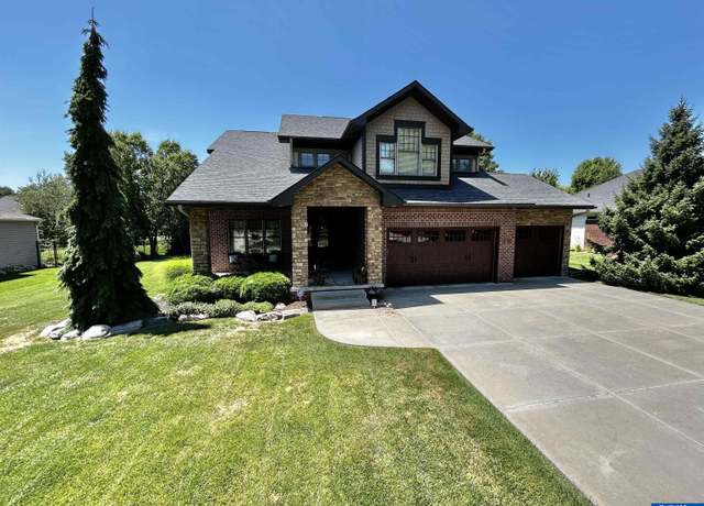 Property at 6725 S Ridge Dr, Lincoln, NE 68512, 4 beds, 4.5 baths