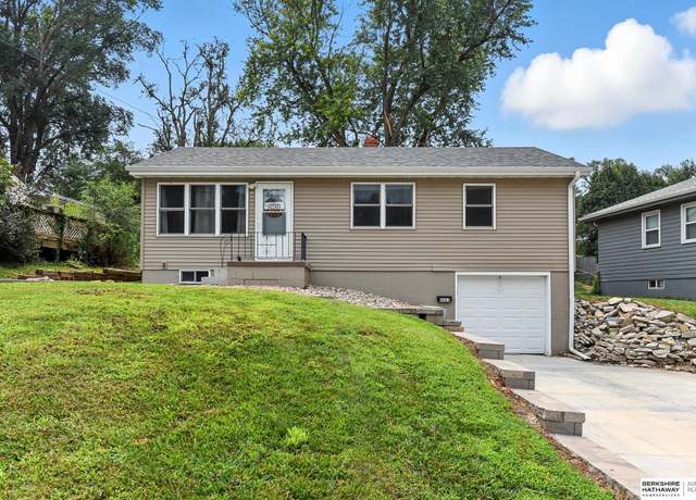 Property at 4663 B St, Omaha, NE 68106, 4 beds, 2 baths