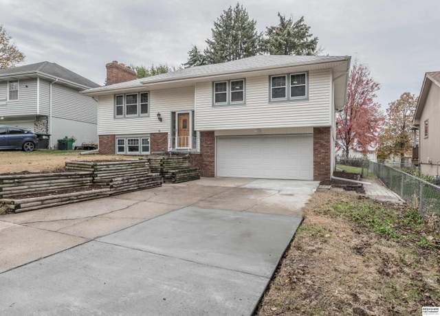 Property at 11135 U St, Omaha, NE 68137, 3 beds, 2.5 baths