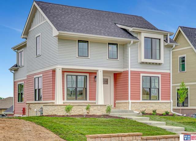 Property at 811 Penrose Dr, Lincoln, NE 68521, 3 beds, 3 baths