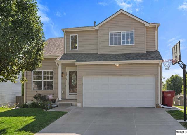 Property at 8214 N 153rd Ave, Bennington, NE 68007, 3 beds, 2.5 baths