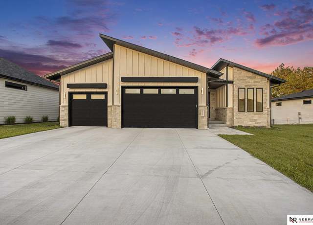 Property at 6320 S 90th St, Lincoln, NE 68526, 5 beds, 3 baths
