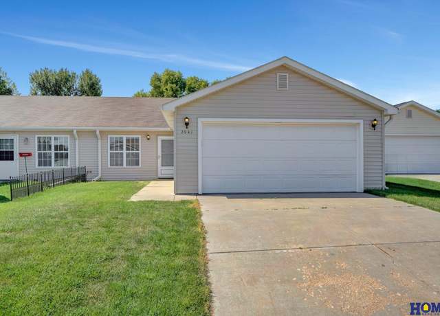 Property at 2041 Spring Meadow Ct, Lincoln, NE 68521, 2 beds, 2 baths