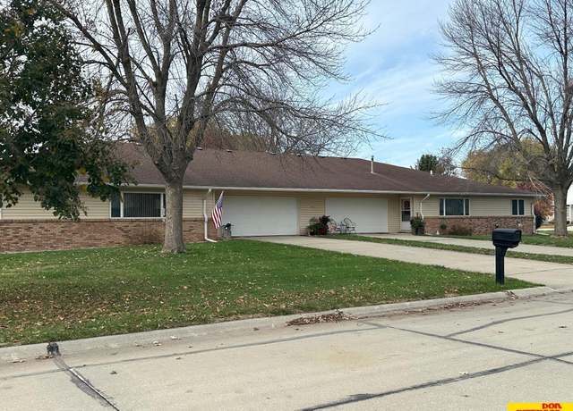 Property at 300-304 S 7th St, Tekamah, NE 68061, 17 beds, 12 baths