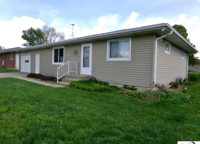 Property at 1907 Jackson St, Beatrice, NE 68310, 2 beds, 2 baths