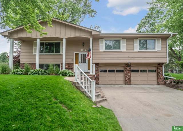 Property at 1112 Parc Dr, Papillion, NE 68046, 4 beds, 2.5 baths