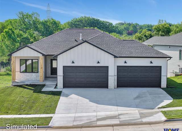 Property at 640 Eloise Ave, Lincoln, NE 68520, 5 beds, 3 baths
