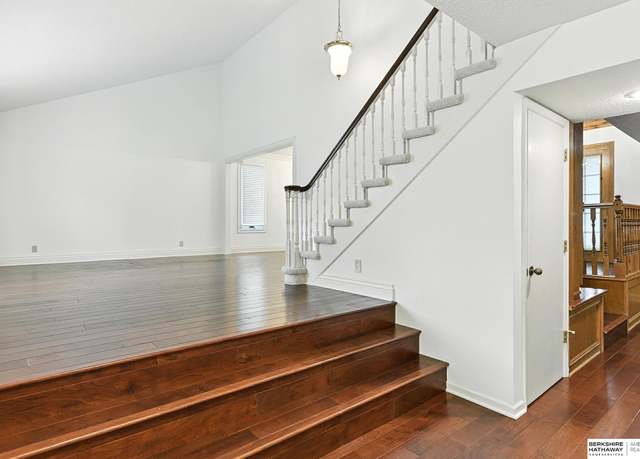 Property at 124 S 70 St, Omaha, NE 68132, 4 beds, 2.5 baths