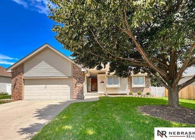 Property at 103 S Fall Creek Rd, Papillion, NE 68133, 3 beds, 2.5 baths