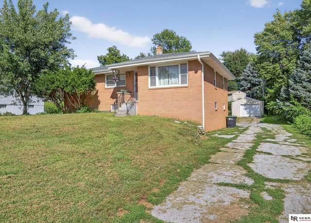 Property at 7175 N 60th St, Omaha, NE 68152, 3 beds, 2 baths
