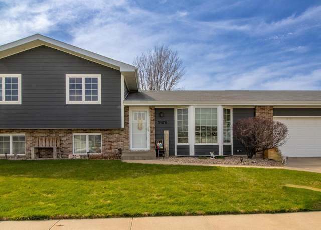 Property at 2976 41 Ave, Columbus, NE 68601, 3 beds, 2.5 baths