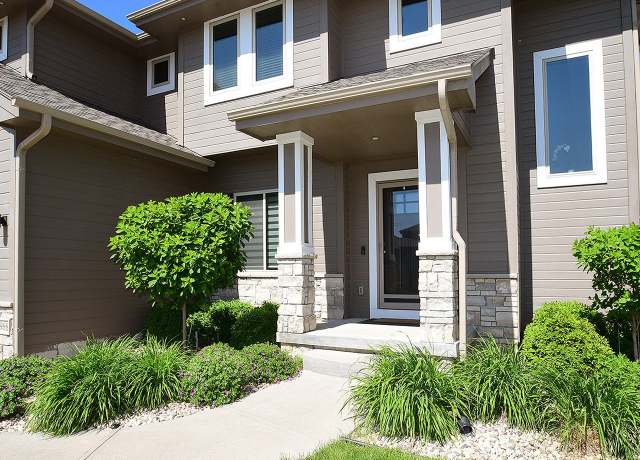Property at 7968 N 163rd Ave, Bennington, NE 68007, 4 beds, 2.5 baths