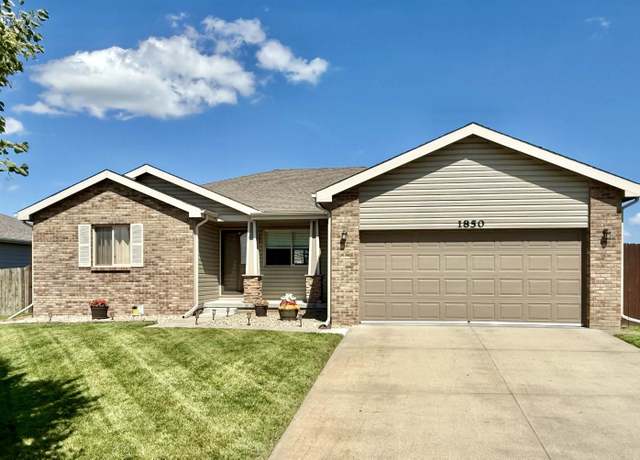 Property at 1850 SW 28th St, Lincoln, NE 68522, 4 beds, 2.5 baths