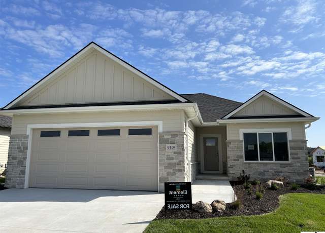Property at 9100 Whitmer Dr, Lincoln, NE 68520, 4 beds, 3 baths
