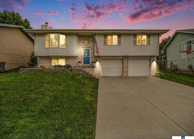 Property at 1847 W Apricot Ln, Lincoln, NE 68522, 3 beds, 2 baths