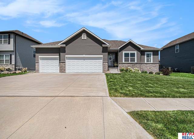 Property at 16952 Jessica Ln, Gretna, NE 68028, 4 beds, 3 baths