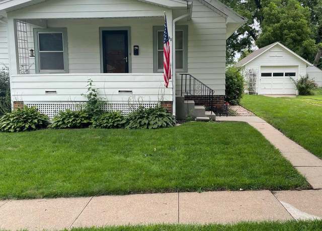 Property at 831 S Adams St, Papillion, NE 68046, 2 beds, 1 bath