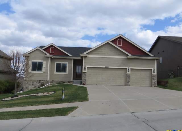Property at 4621 N 175 St, Omaha, NE 68116, 4 beds, 3 baths