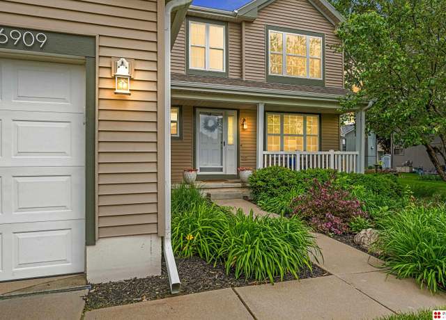Property at 6909 S 152 St, Omaha, NE 68138, 4 beds, 2.5 baths