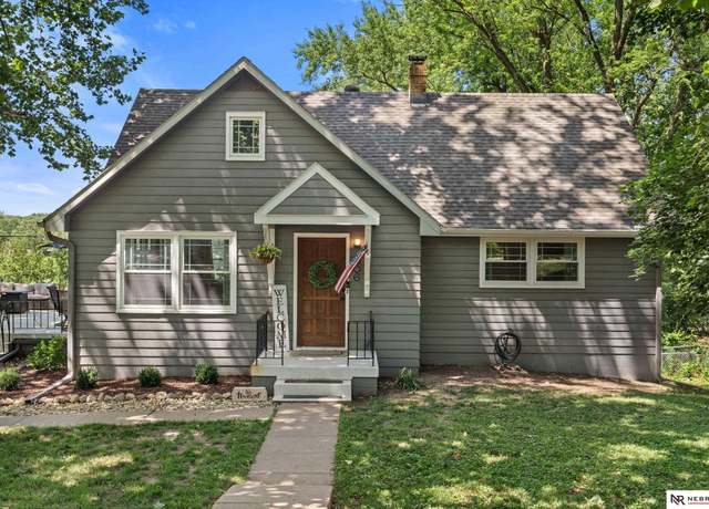 Property at 806 Jewell Rd, Bellevue, NE 68005, 5 beds, 2 baths