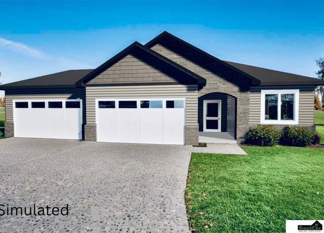 Property at 7510 Maxine Dr, Lincoln, NE 68516, 3 beds, 2 baths