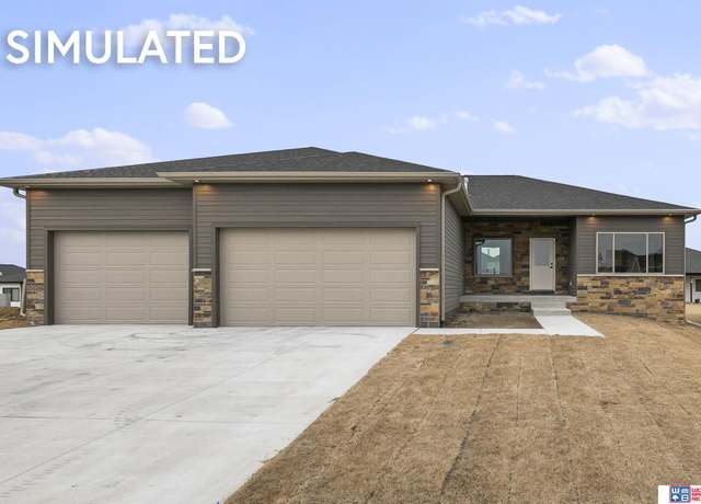 Property at 525 N 106th St, Lincoln, NE 68527, 6 beds, 3 baths