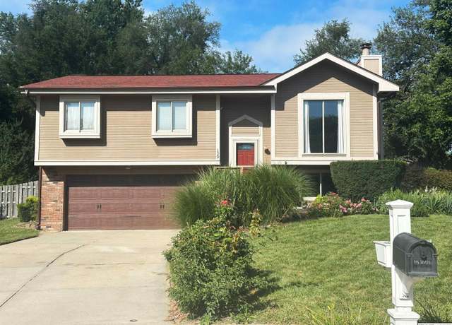 Property at 129 Cedar Cir, Bellevue, NE 68005, 3 beds, 3 baths