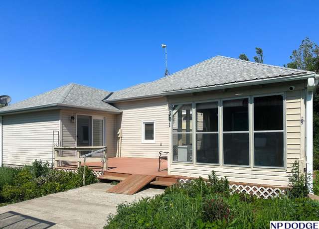Property at 301 S Nebraska St, Hooper, NE 68031, 4 beds, 2 baths