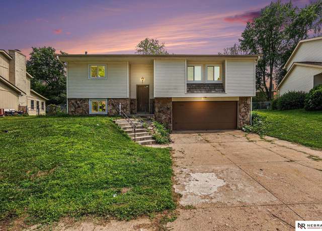 Property at 12741 Ridgeview Cir, Bellevue, NE 68123, 3 beds, 2.5 baths