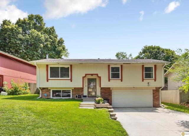 Property at 15023 Davenport Cir, Omaha, NE 68154, 3 beds, 2.5 baths