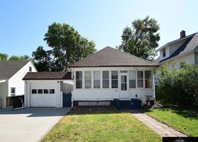 Property at 2947 N 55th St, Omaha, NE 68104, 2 beds, 1.5 baths
