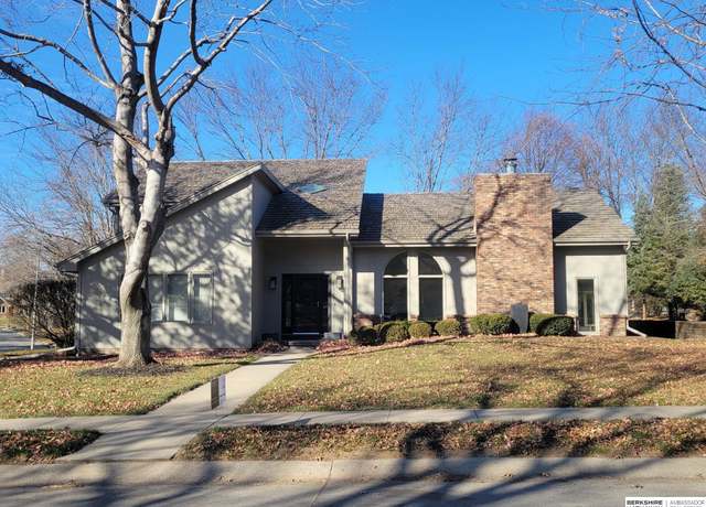 Property at 15270 Pine St, Omaha, NE 68144, 2 beds, 2.5 baths