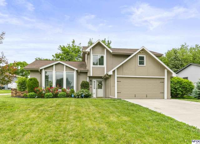 Property at 305 S 151st St, Omaha, NE 68154, 3 beds, 2.5 baths