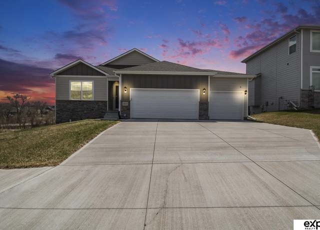 Property at 4517 Lawnwood Dr, Bellevue, NE 68133, 4 beds, 3 baths