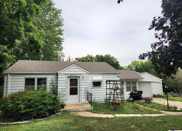 Property at 1504 S 9th St, Beatrice, NE 68310, 2 beds, 1 bath