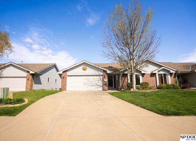 Property at 13212 Hillsborough Dr, Omaha, NE 68164, 3 beds, 3 baths