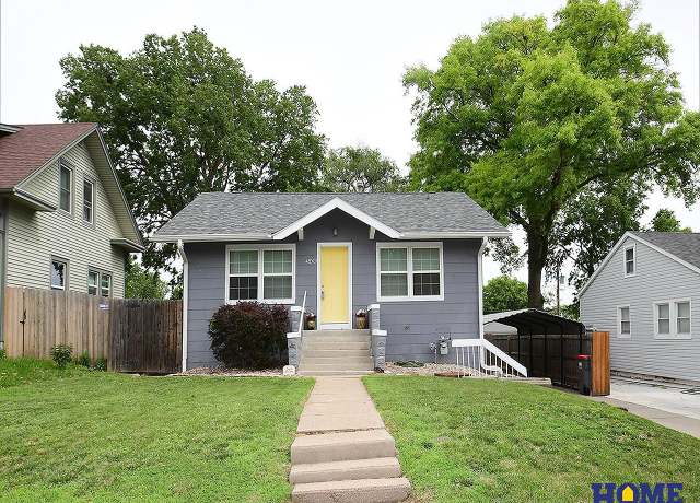 Property at 4850 Hillside St, Lincoln, NE 68506, 2 beds, 2 baths