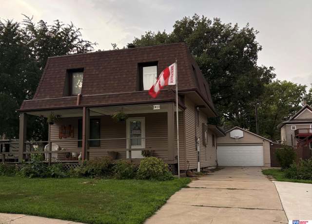 Property at 1311 N 45th St, Lincoln, NE 68503, 4 beds, 4 baths