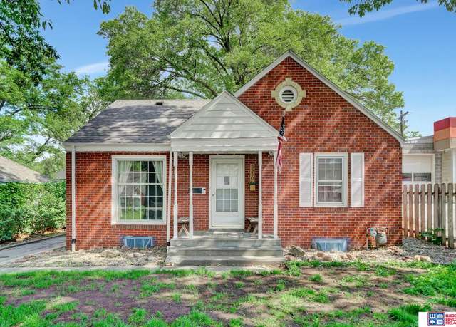Property at 3930 A St, Lincoln, NE 68510, 2 beds, 2 baths