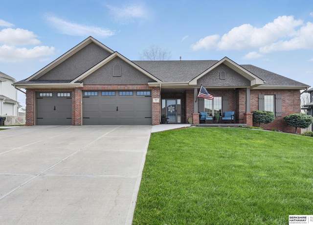 Property at 8153 Swallowtail St, Papillion, NE 68046, 4 beds, 3 baths