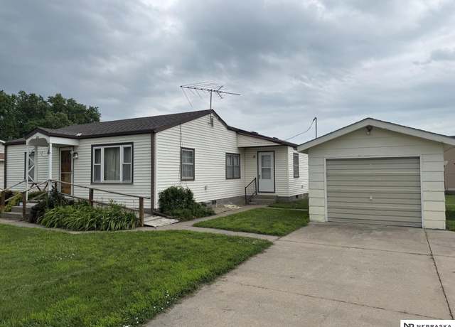 Property at 128 S Elm St, Wahoo, NE 68066, 2 beds, 2 baths