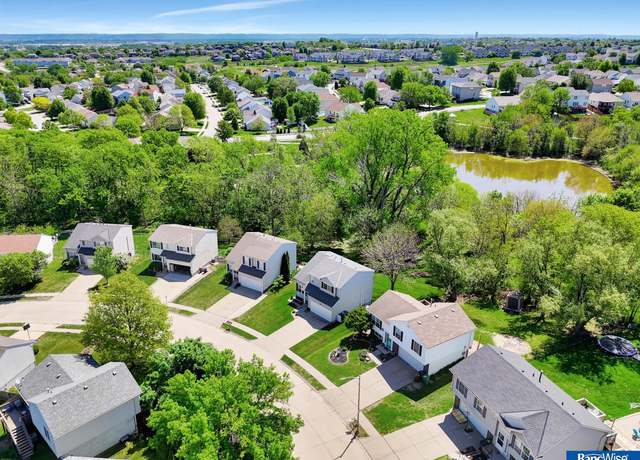 Property at 2941 Lone Tree Rd, Bellevue, NE 68123, 3 beds, 2.5 baths